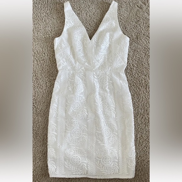 Finders Keepers Women’s White Embroidered V-Neck Mini Dress Size Medium - Picture 2 of 10